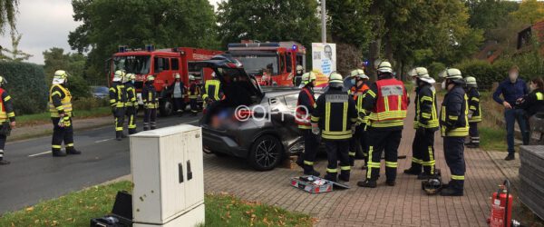 Verkehrsunfall mit eingeklemmter Person