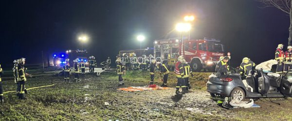 Verkehrsunfall mit eingeklemmter Person
